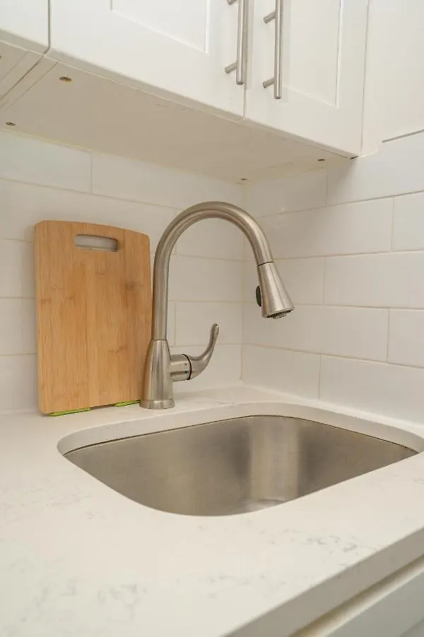 Hells Kitchen Apartments 30 Day Stays نيو يورك