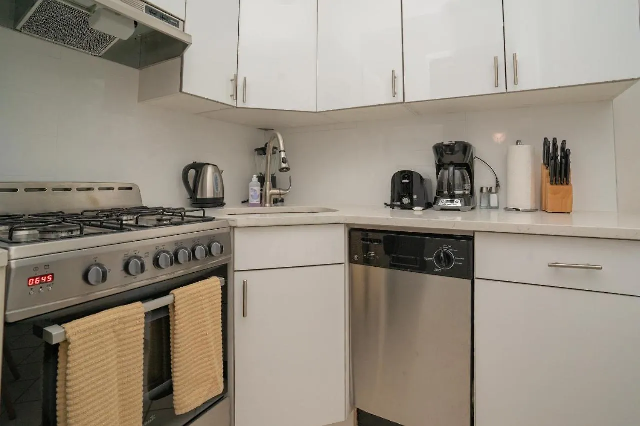 Hells Kitchen Apartments 30 Day Stays نيو يورك الولايات المتحدة الأمريكية
