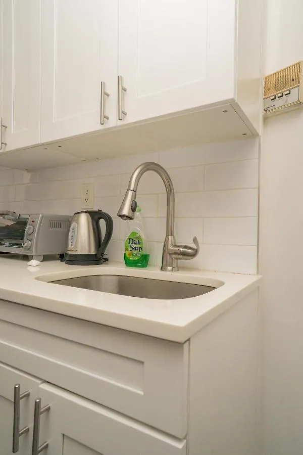 Hells Kitchen Apartments 30 Day Stays نيو يورك